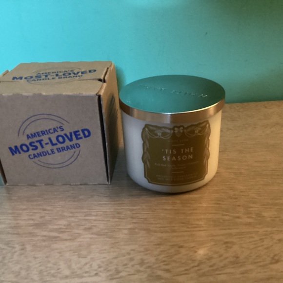 Bath and Body Works ‘Tis The Season 3 Wick Candle NWT - Picture 2 of 7